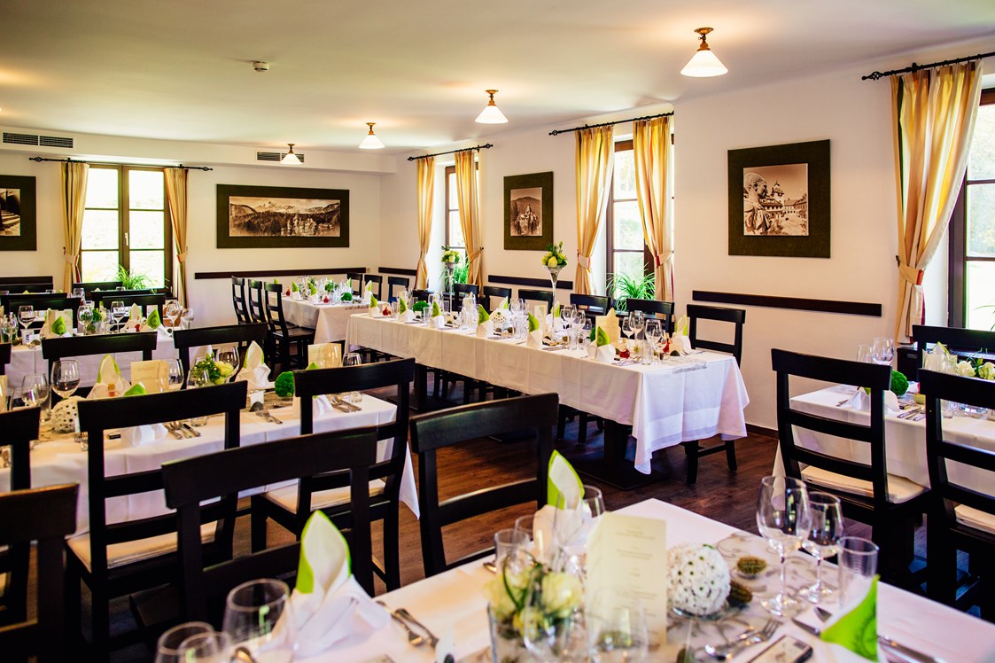 Hochzeit: stilvolles Ambiente unseres Restaurants - Naturhotel Schloss Kassegg