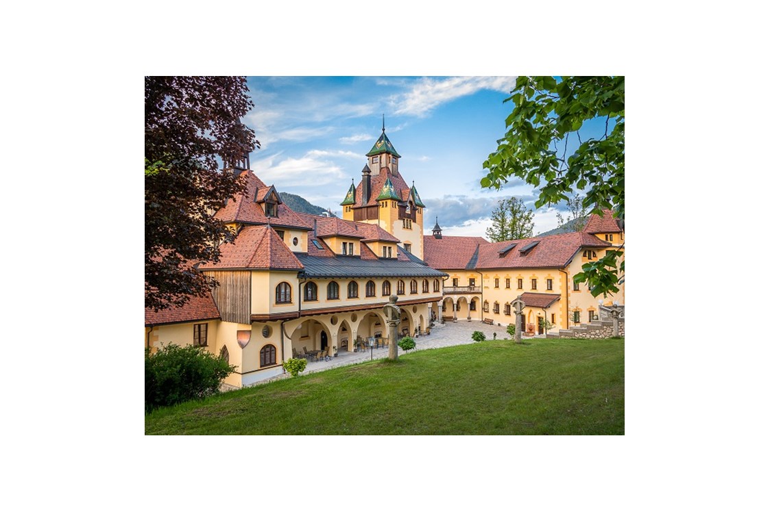 Hochzeit: Das ehemalige Jagdschloss wurde aufwendig und liebevoll renoviert.  - Naturhotel Schloss Kassegg
