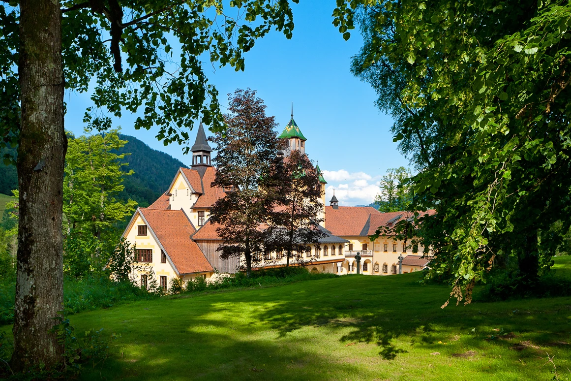 Hochzeit: Wunderschöner Schlosspark - Naturhotel Schloss Kassegg
