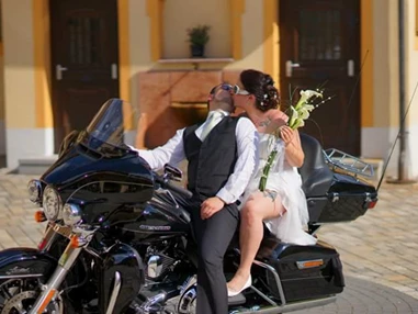 Hochzeit: Im Schlosshof - Naturhotel Schloss Kassegg