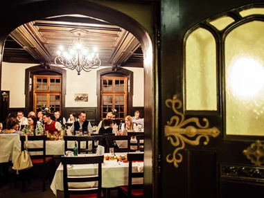 Hochzeit: Kaminzimmer - Naturhotel Schloss Kassegg