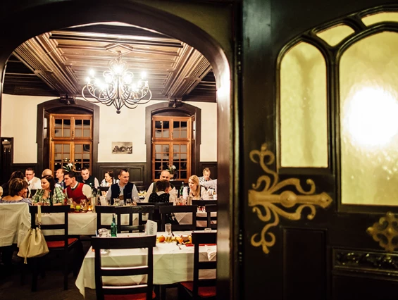 Hochzeit: Kaminzimmer - Naturhotel Schloss Kassegg