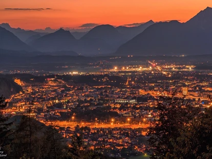 Hochzeit - Puch bei Hallein - Der Stadt so nah! Ein Blick von unserem Podest auf die Salzburger Innenstadt! Vielen Dank an Salzburg Land und Seen Frau Brunnauer für diese traumhafte Aufnahme! - Panoramagasthof DaxLueg