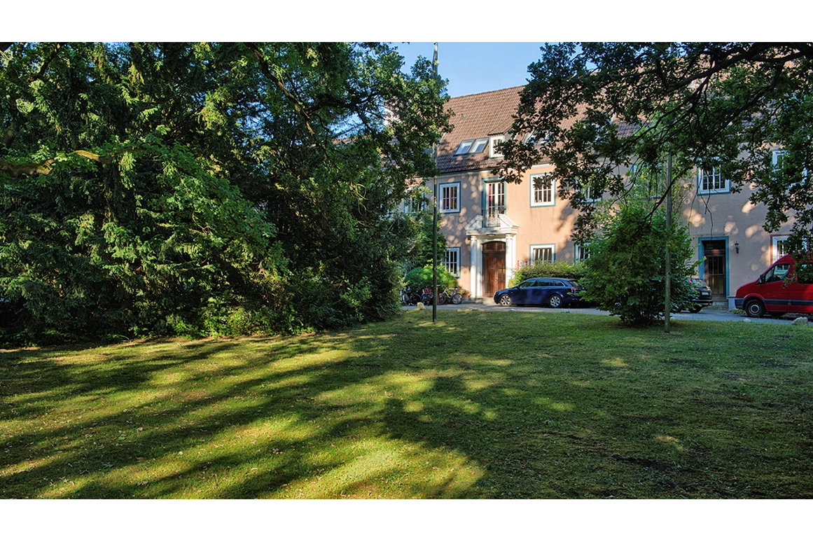 Hochzeit: Blick durch den Park auf das Jagdschloss - Jagdschloss Malepartus
