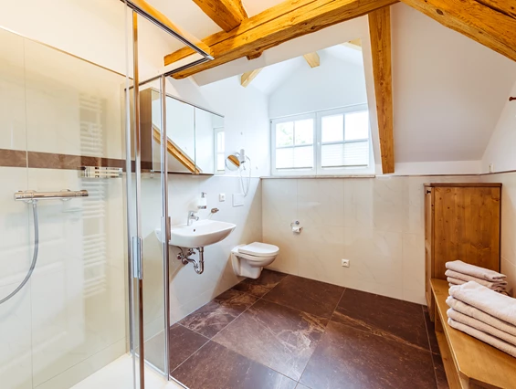 Hochzeit: Bad Ferienwohnung 19  - Ferienhof Domäne Groschwitz