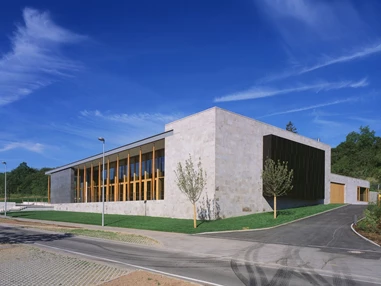 Hochzeit: Strudelbachhalle von außen - Strudelbachhalle