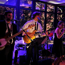 Hochzeit: Live Band am Abend - ViCulinaris im Kolbergarten