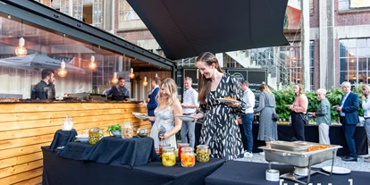 Matrimonio - Ratingen - BBQ-Buffet vom hauseigenen Foodcontainer. - Bahnhof Blo