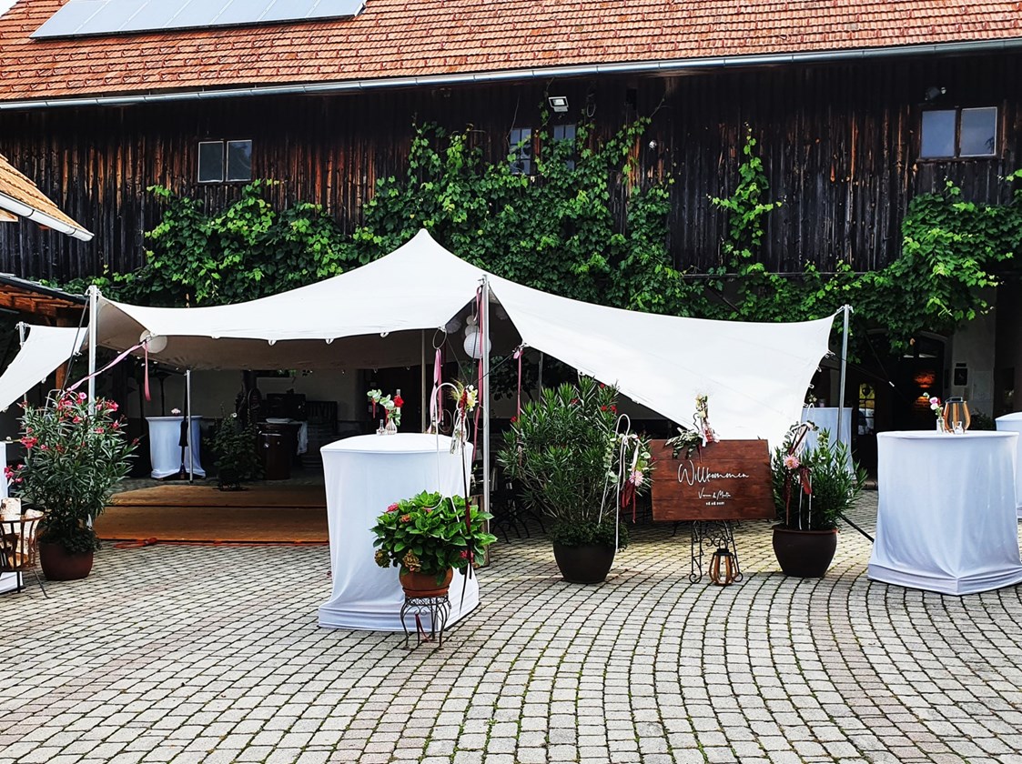 Hochzeit: Zelt im Innenhof - Jöbstl Stammhaus 