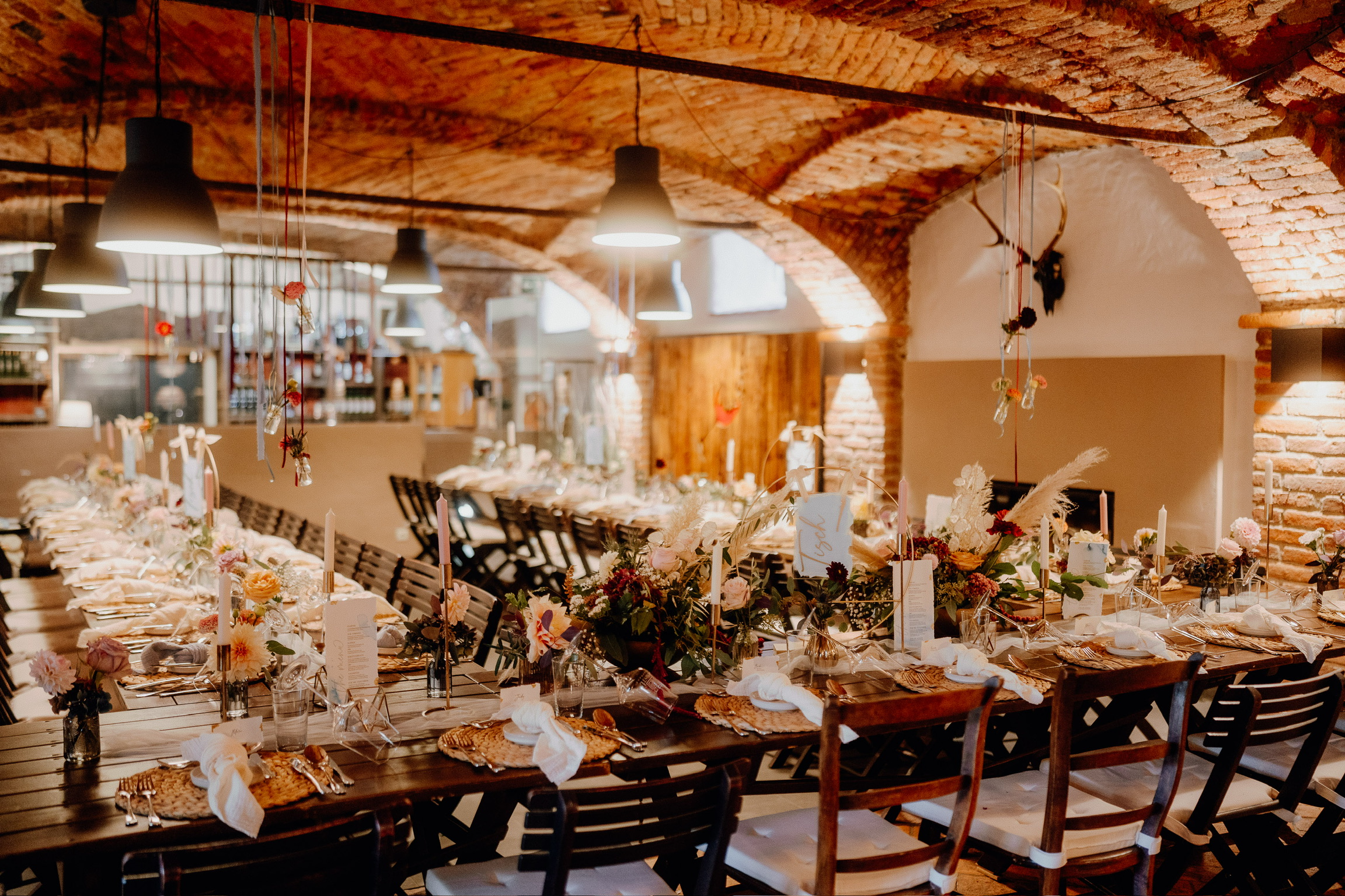 Hochzeitslocation: Hochzeitstafel im Gewölbekeller - Weingut Jöbstl Stammhaus 