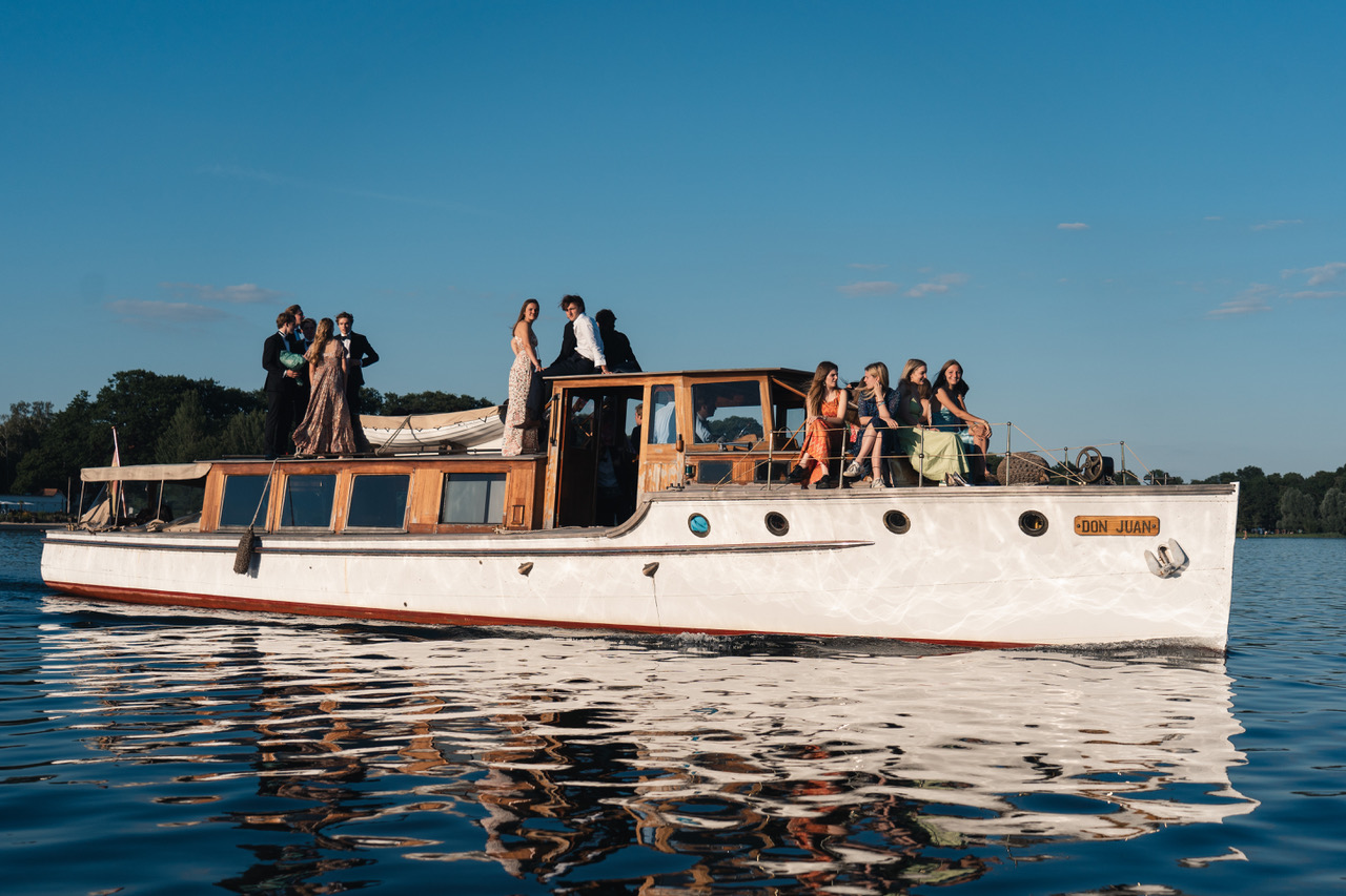 Hochzeitslocation: Unsere Salonyacht für 40 Gäste buchbar für Shuttelfahrten oder Standesamtliche Trauungen. - EIBENHOF - Bad Saarow