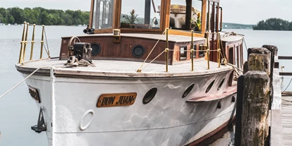 Hochzeit - Bad Saarow - Unsere Salonyacht für 40 Gäste buchbar für Shuttelfahrten oder Standesamtliche Trauungen. - EIBENHOF - Bad Saarow