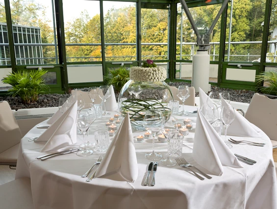 Hochzeit: Panoramarestaurant in der Stadthalle Hagen | Tischdekoration nach Ihren Wünschen - Panoramarestaurant in der Stadthalle Hagen