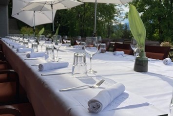 Hochzeit: Hochzeit im Garten mit Seeblick - Hotel Parks Velden
