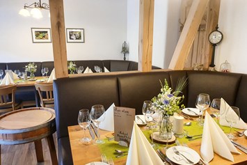 Hochzeit: Weinstube für bis zu 38 Gäste inkl. Zugang zur eigenen Terrasse mit Blick Richtung Mosel - Landgasthof Winzerscheune in Valwig an der Mosel