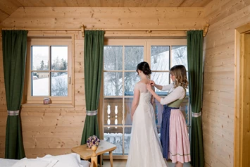 Hochzeit: Ein traumhafter Hochzeitstag beginnt - ein Märchen wird wahr im Narzissendorf Zloam in Grundlsee. - Narzissendorf Zloam