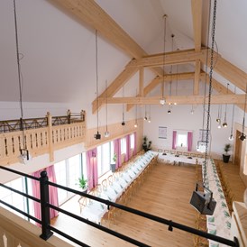 Hochzeit: Der Kölblsaal in der Klangwerkstatt im Narzissendorf Zloam für Feste bis zu 140 Personen. - Narzissendorf Zloam
