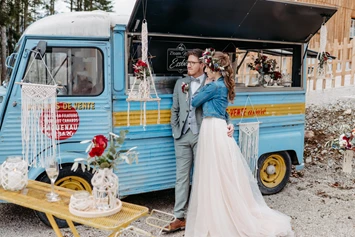 Hochzeit: eine Hochzeit mit Foodtruck im Narzissendorf Zloam - Narzissendorf Zloam