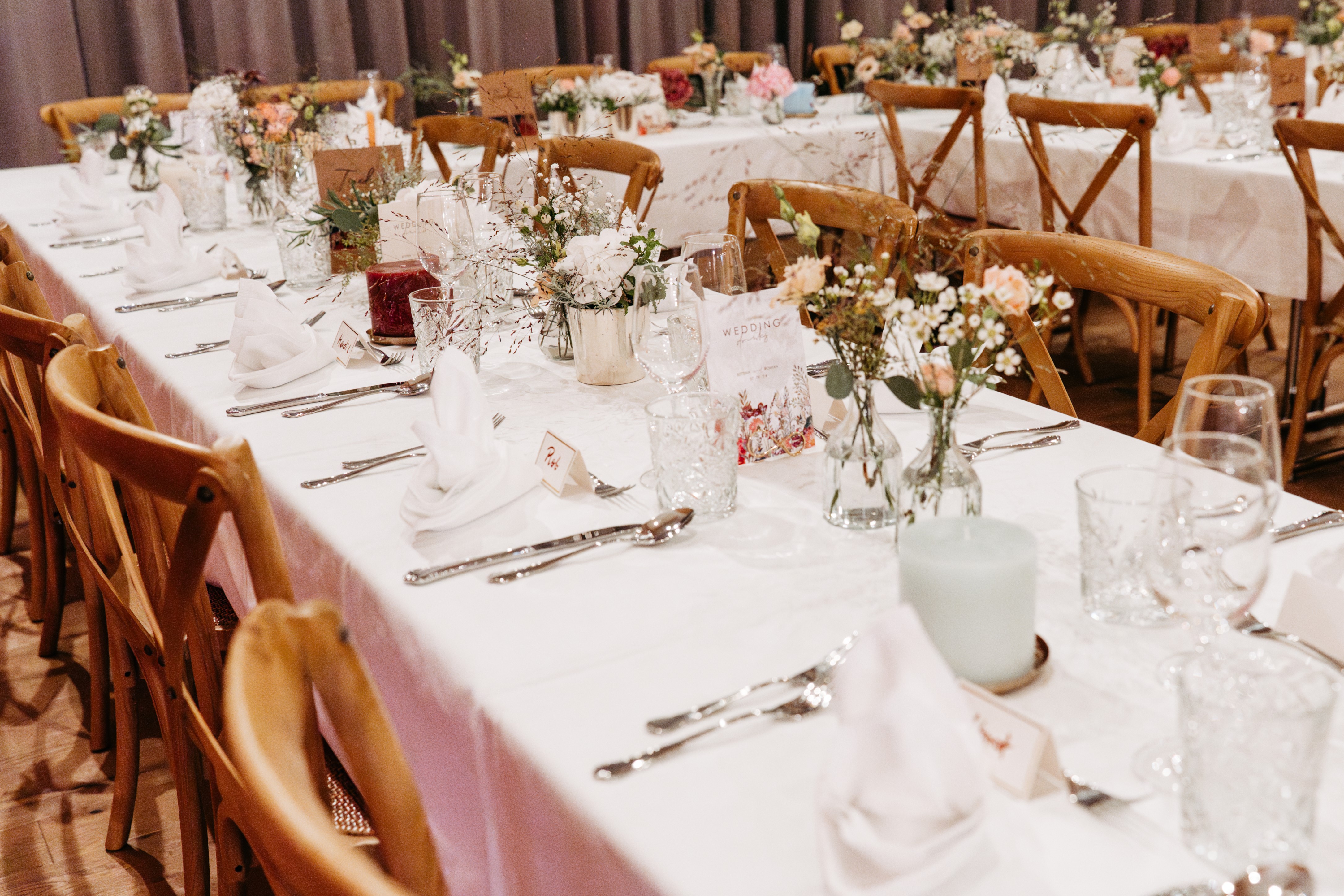 Hochzeit: Der Kölbl Saal in der Klangwerkstatt Zloam für bis zu 104 Personen, mit angrenzendem Kreutz Saal für bis zu 130 Personen. Mit Zeltanbau für bis zu 180 Personen. - Narzissendorf Zloam - Grundlsee