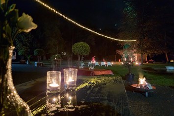 Hochzeit: Schlosspark in abendlicher Stimmung - 4 ha Park für große Feiern unter freiem Himmel - Schloss Brandis