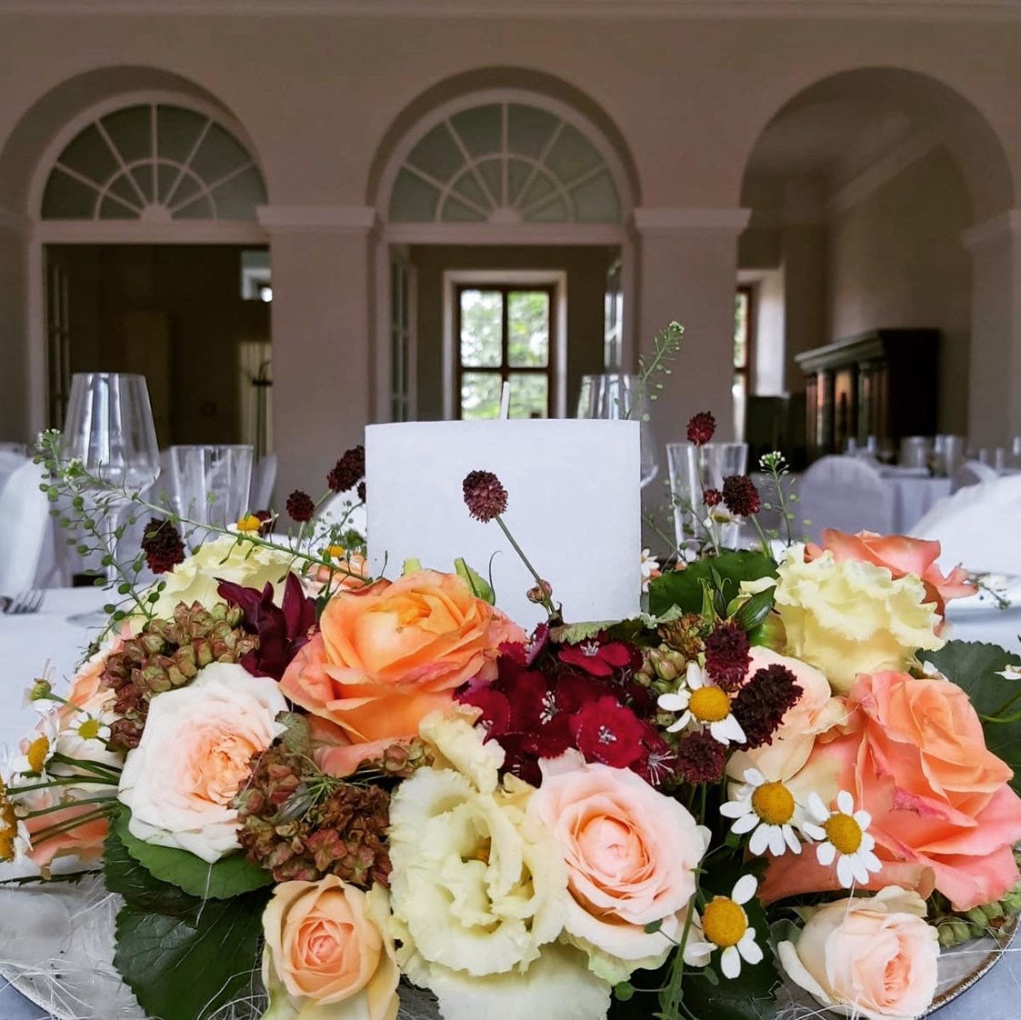 Hochzeit: Weißer Saal 1. OG bietet Platz für 40 Personen - Schloss Brandis
