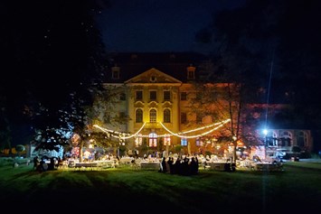 Hochzeit: Schlosspark am Abend - Schloss Brandis