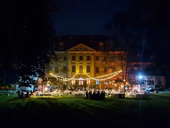 Hochzeit: Schlosspark am Abend - Schloss Brandis