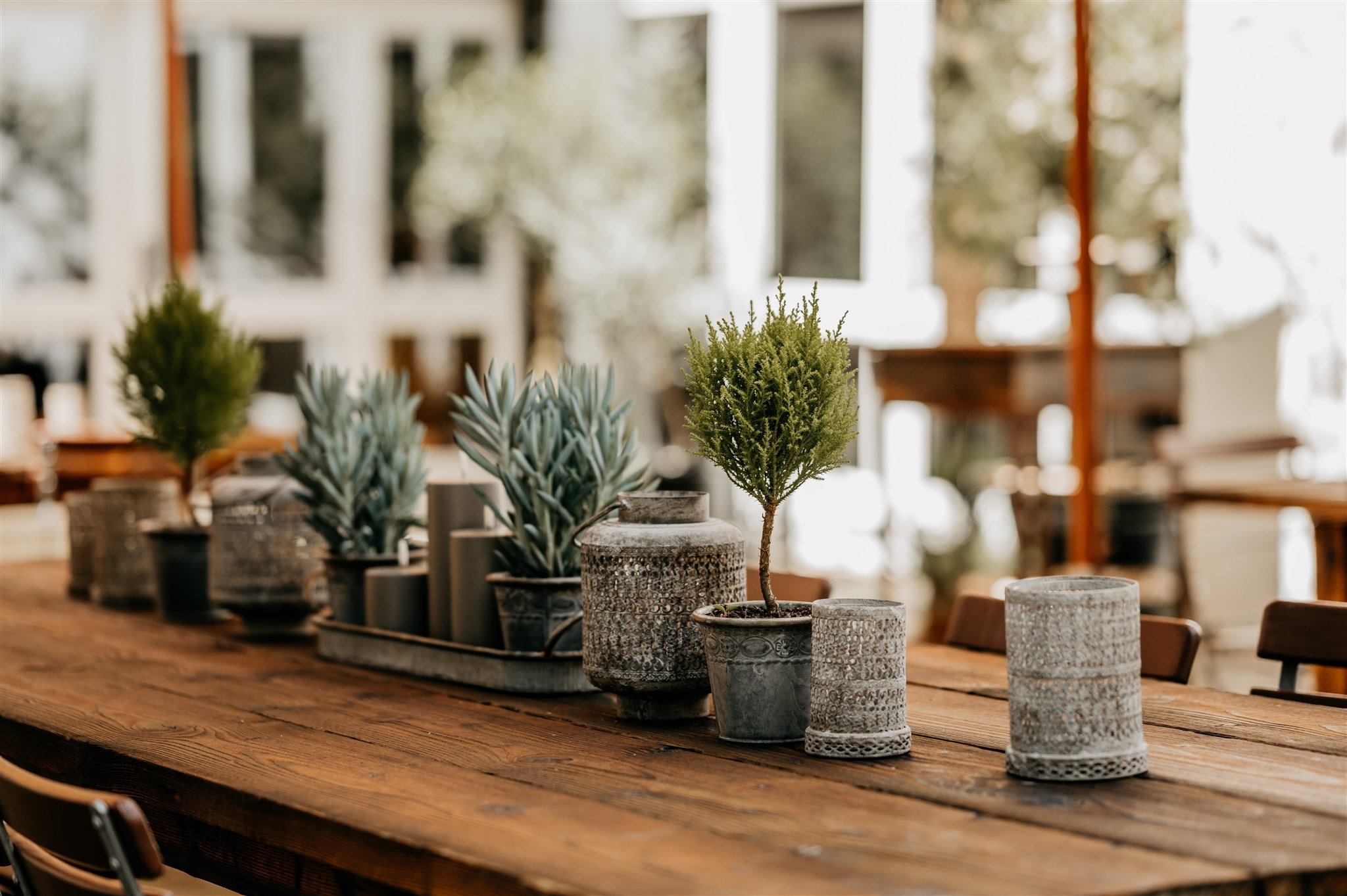 Mariage - Frei-Laubersheim - Auch die Outdoortische sind von uns für Euch liebevoll dekoriert und bepflanzt.  - Imsweiler Mühle