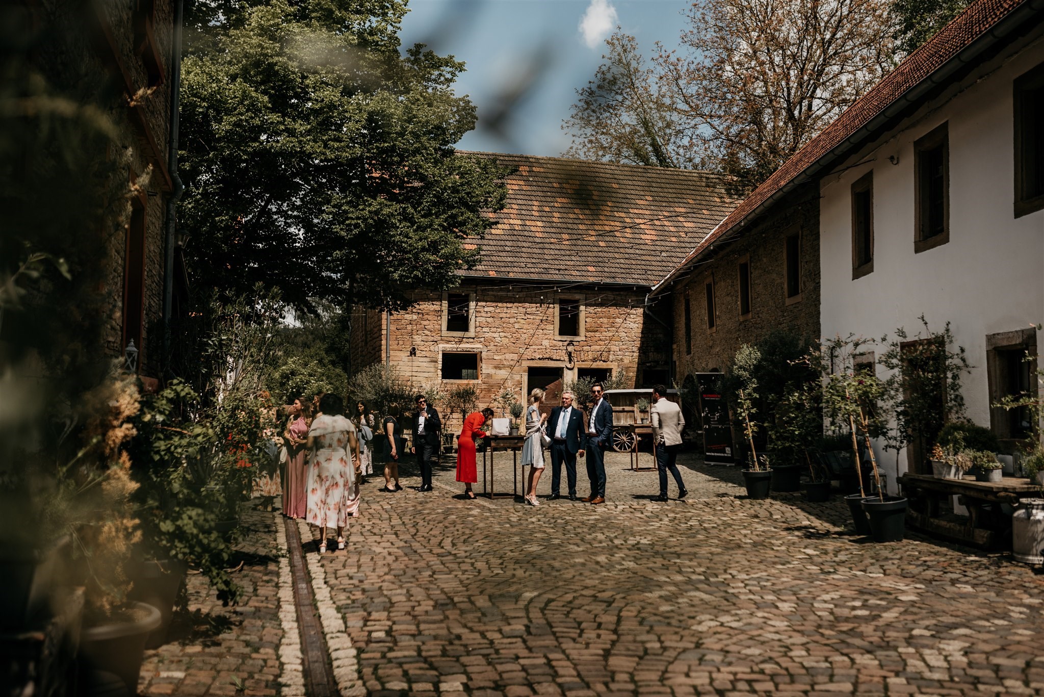 Mariage - Frei-Laubersheim - Willkommen in unserem Mühlenhof. Dort befinden sich auch die geschmackvoll eingerichteten Sanitäranlagen. - Imsweiler Mühle