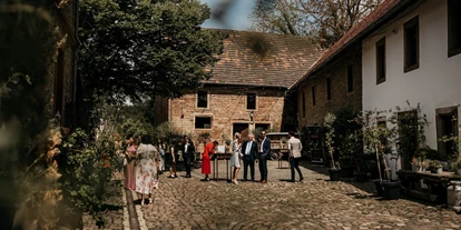 Wedding - Pfalz - Willkommen in unserem Mühlenhof. Dort befinden sich auch die geschmackvoll eingerichteten Sanitäranlagen. - Imsweiler Mühle