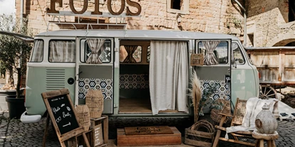 Wedding - Pfalz - Unser Mühlenhof bietet genügend Platz für Dienstleister, die etwas mehr Platz benötigen. Egal ob Fotobus, Foodtruck, Live-Bands, Kinderbetreuung u.v.m.. Wir finden für Eure Wünsche den idealen Platz. - Imsweiler Mühle