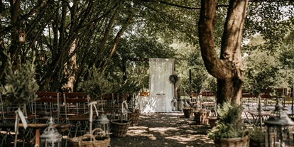 Wedding - Pfalz - Unser Trauplatz direkt am Bach. Hier können standesamtliche, kirchliche (evangelisch) und natürlich freie Trauungen stattfinden. Der Aufbau und die komplette Dekoration inkl. der Olivenbäumchen ist inklusive. - Imsweiler Mühle