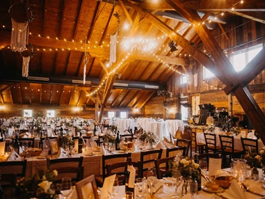 Hochzeitslocation: Der Zistelstadl für eure Hochzeit über den Dächern Salzburgs. - Zistelalm