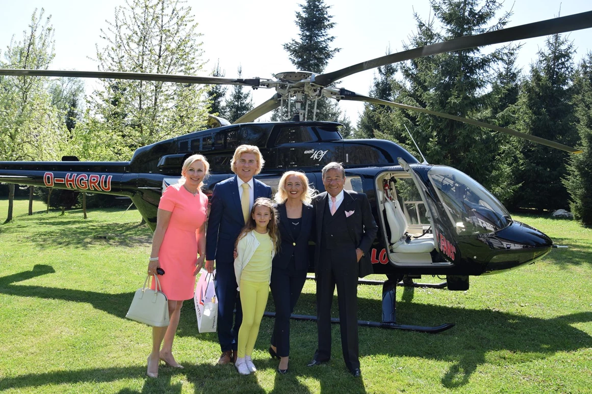 Hochzeitslocation: TRIGEMA-Chef, Herr Wolfgang Grupp mit Ehefrau Elisabeth und Inhaber der Hochzeitskapelle, Familie Taubert - Hochzeitskapelle Callenberg (Privatkapelle)