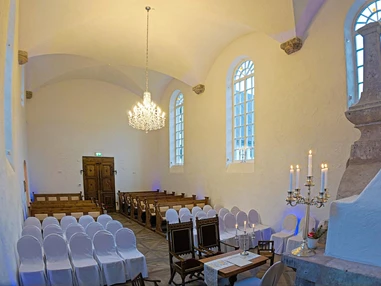 Hochzeitslocation: Trausaal der Hochzeitskapelle für Eheschließungen des Standesamtes oder "Freie Trauung", auch kirchliche Trauungen möglich. - Hochzeitskapelle Callenberg (Privatkapelle)