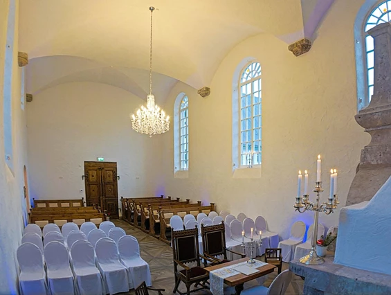 Hochzeitslocation: Trausaal der Hochzeitskapelle für Eheschließungen des Standesamtes oder "Freie Trauung", auch kirchliche Trauungen möglich. - Hochzeitskapelle Callenberg (Privatkapelle)