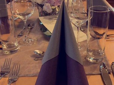 Hochzeit: Gaststube 3 - Gasthaus Neuwirt / Martin Irl Catering