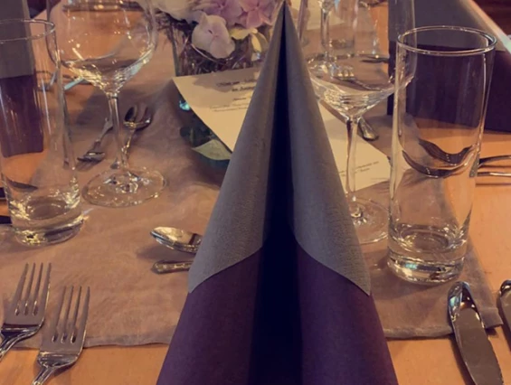 Hochzeit: Gaststube 3 - Gasthaus Neuwirt / Martin Irl Catering