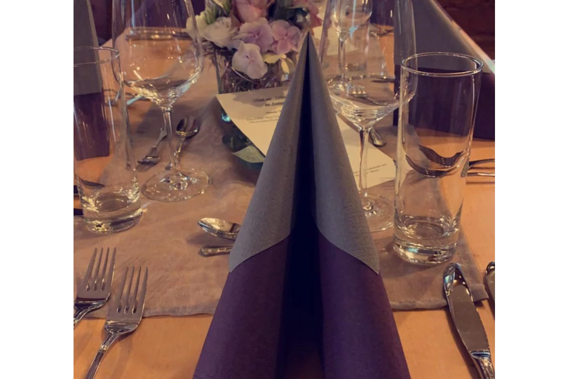 Hochzeit: Gaststube 3 - Gasthaus Neuwirt / Martin Irl Catering