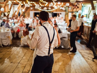 Matrimonio - Großwilfersdorf - Kirchenwirt Hofer in der Steiermark - Brautpaar im Stadl - Kirchenwirt Hofer