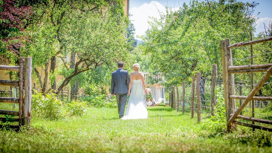 Hochzeit: Hochzeits - Fotoshooting im Garten
Schloss Lichtengraben - Gut Schloss Lichtengraben  - romantisches Schloss exklusive mieten
