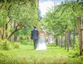 Hochzeit: Hochzeits - Fotoshooting im Garten
Schloss Lichtengraben - Gut Schloss Lichtengraben  - romantisches Schloss exklusive mieten