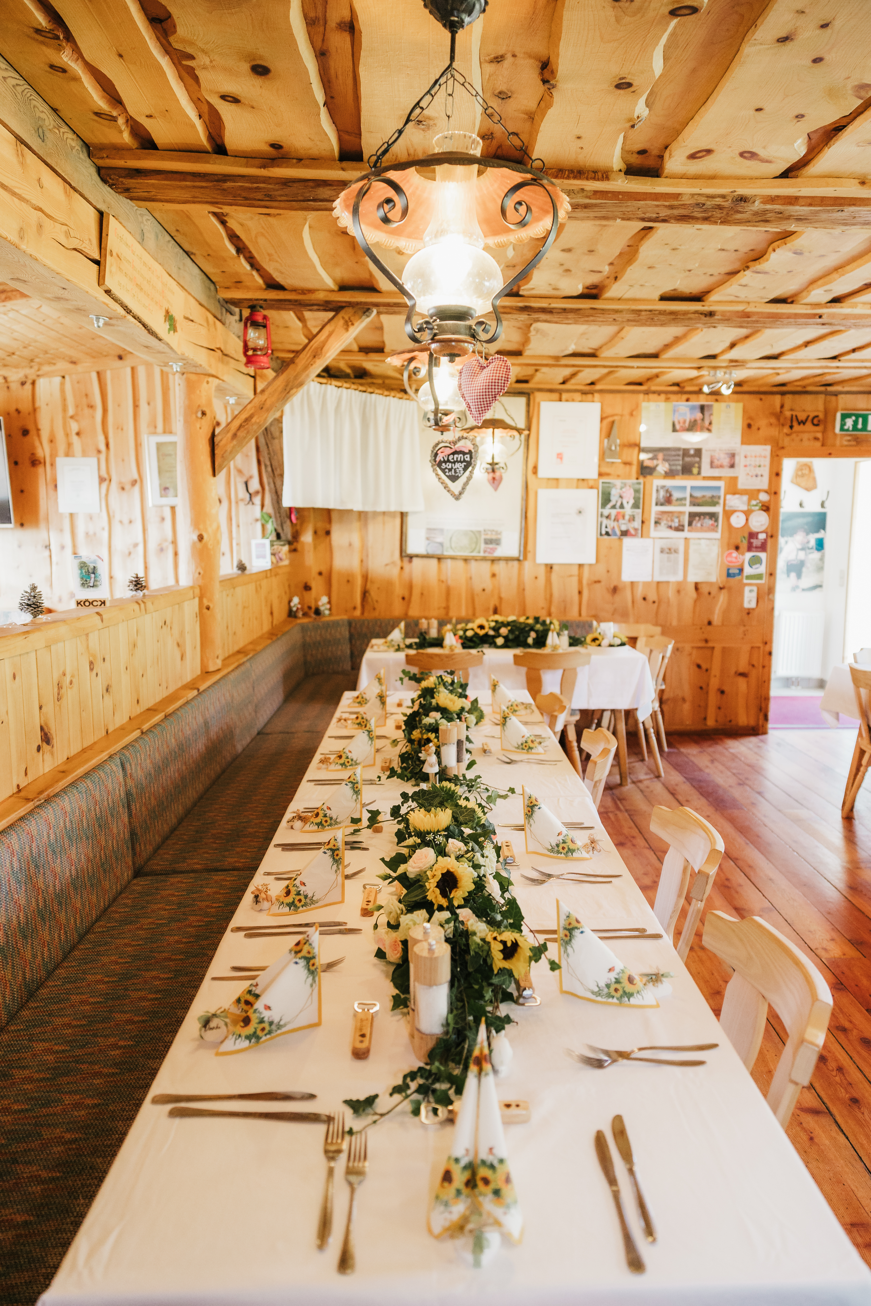 Hochzeitslocation: Hochzeitstafel - Almgasthof Hiasl Zirbenhütte