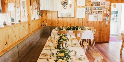 Hochzeit - Ramingstein - Hochzeitstafel - Almgasthof Hiasl Zirbenhütte