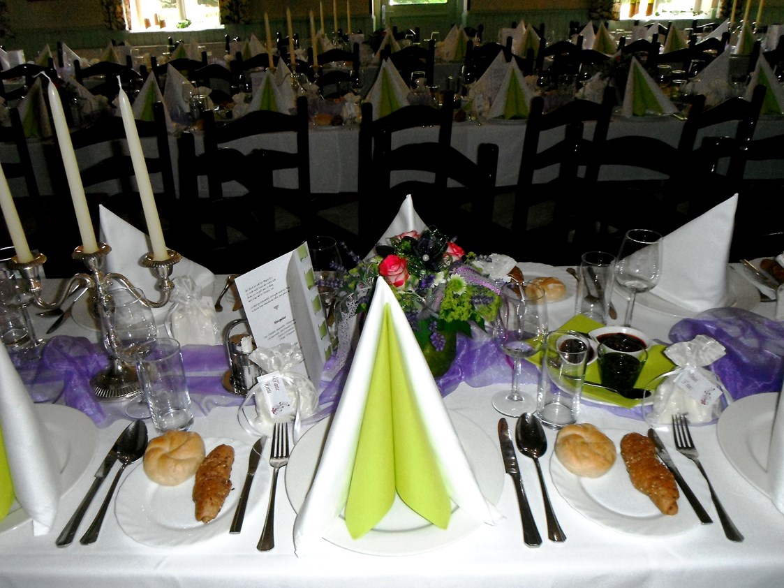 Hochzeit: Tischdekoration - Bio Kräuterlandgasthaus mit Eventsaal für Hochzeiten