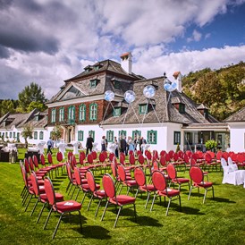 Hochzeit: Freie Trauung im Schloss-Garten - Schloss Luberegg