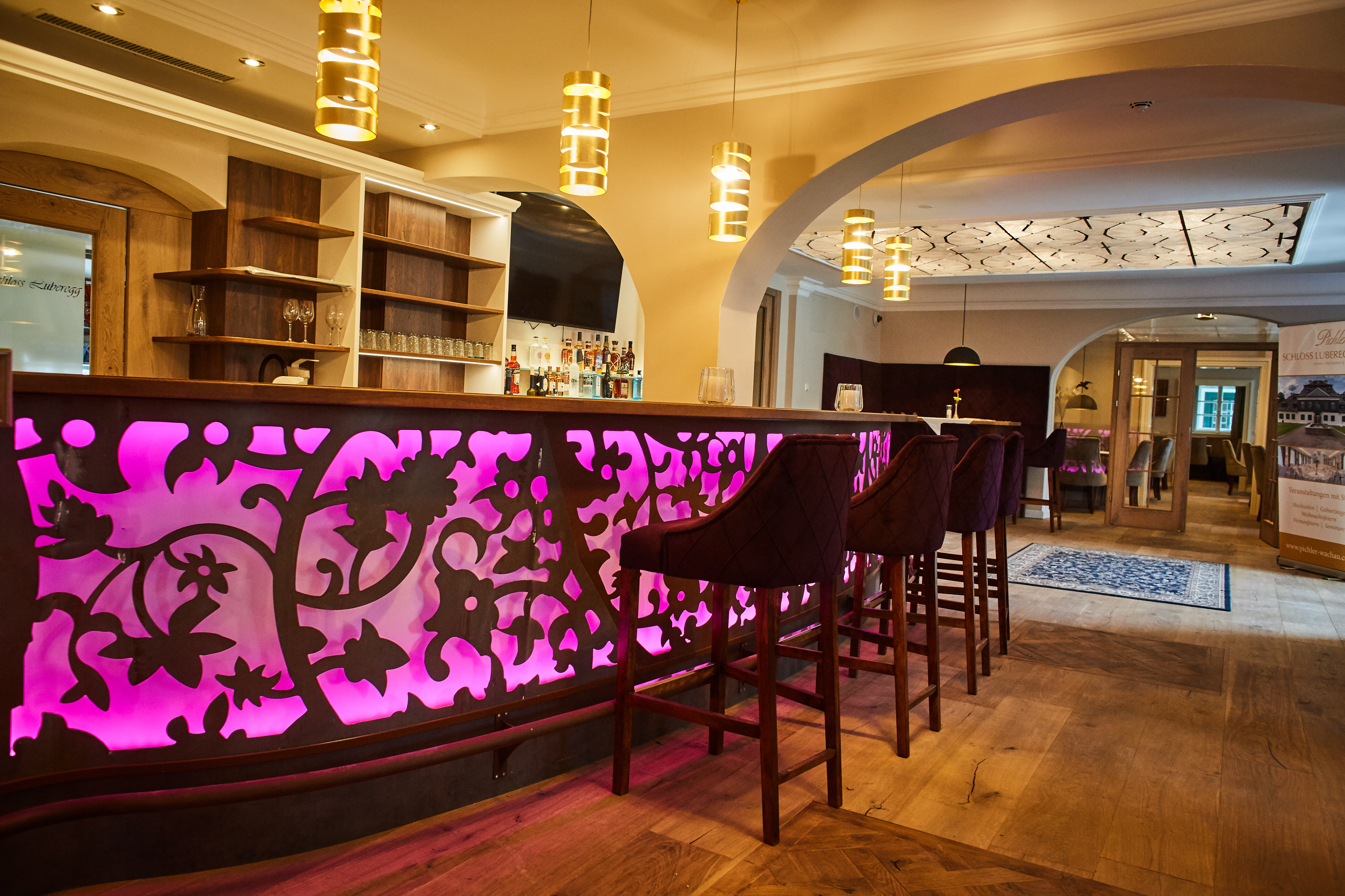 Hochzeit: Die Schlossbar - prädestiniert für eine Brautentführung! - Schloss Luberegg