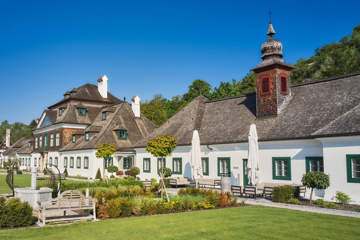 Hochzeitslocation: Gesamtansicht Schloss Luberegg - Schloss Luberegg