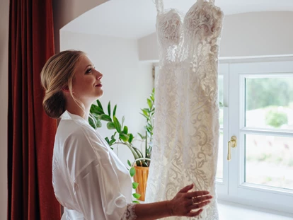 Wedding - Pottenbrunn - Getting ready in unseren Schloss-Suiten. Zwischen 50 qm und 70 qm purer Luxus warten auf Sie! - Schloss Luberegg