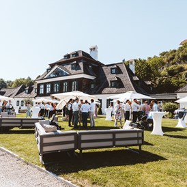 Hochzeit: Unser 10.000 Quadratmeter großer Schlossgarten - der perfekte Ort für Trauung und Agape - Schloss Luberegg